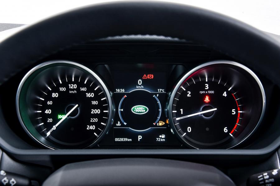 Панель приборов Land Rover Discovery HSE Td6 2017 года  (ZA) (фото 7 из 25)